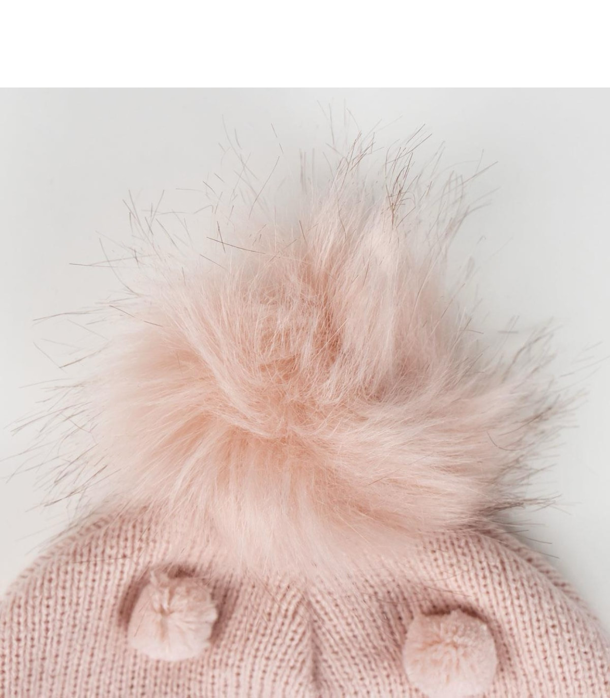 ДЕТСКА ПЛЕТЕНА ШАПКА С ТОПЧЕНЦА MINNIE