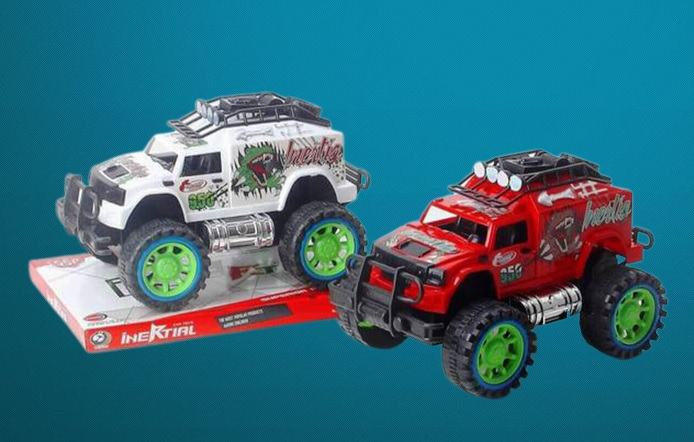 Джип Хамър на високи гуми с инерционен механизъм