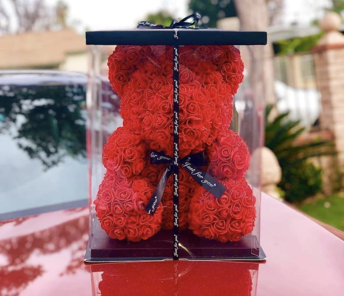 Мече от рози с панделка 25см, 35см в подаръчна кутия - Iguana.bg