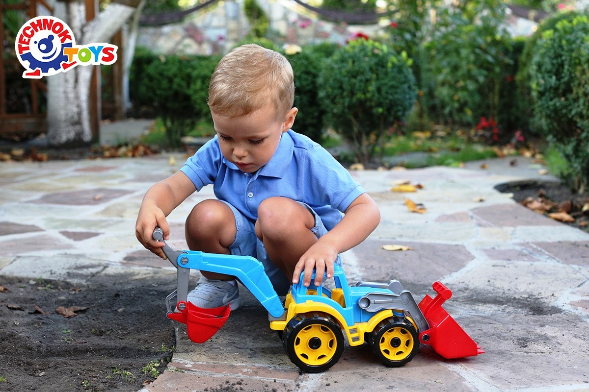 ГОЛЯМ Трактор с две гребла 50х30х17см TECHNOK, Украйна