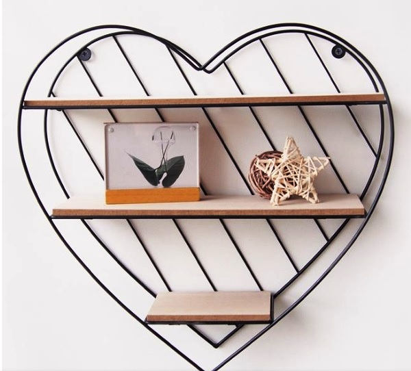 Метална етажерка за стена 'Сърце' с три рафта, 33.5x9.5x32 см