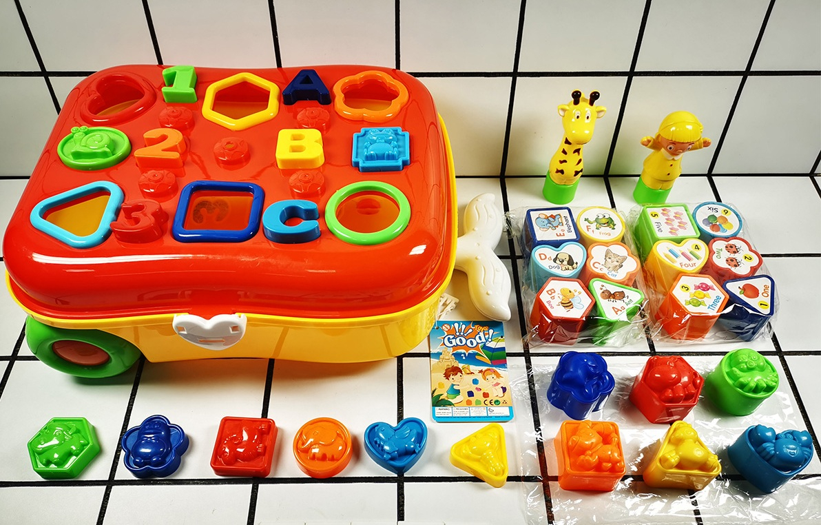 Сортер куфар с телескопична дръжка и колелца