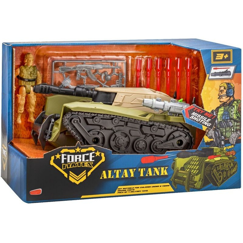 Танк с войник изстрелващ ракети