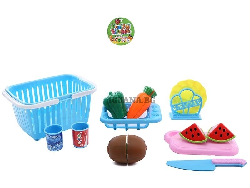 Пикник кошничка с плодове и зеленчуци