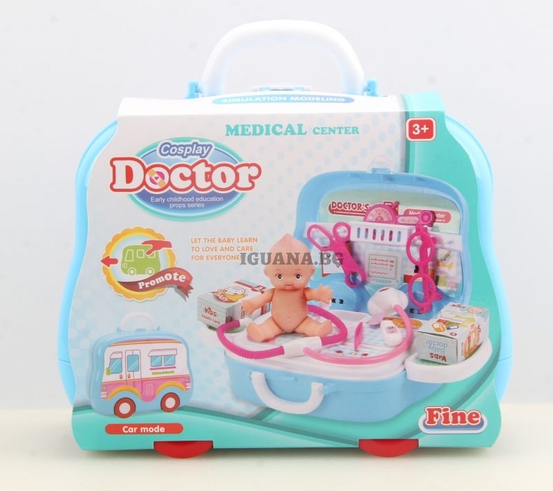 Бебе в куфарче с колелца и докторски принадлежности