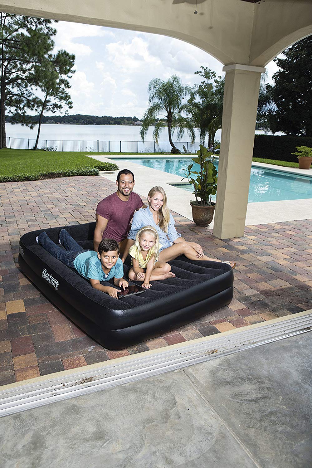 Надуваем двоен матрак с вградена ел. помпа BESTWAY, 203х152х46см