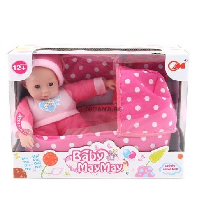 Бебе в розова количка