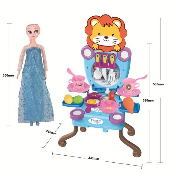 Кухня с кукла Леденото царство в куфарче на крачета + аксесоари, чашки и чинийки за чай и още много