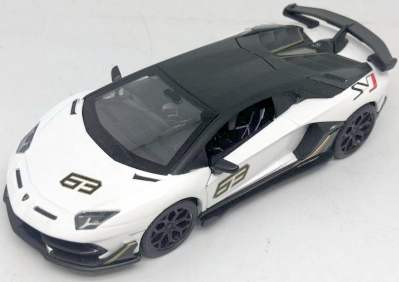 Метална Кола Lamborghini Aventador SVJ със Засилване с Издърпване Назад, Отварящи се Врати, Капак и Багажник, Светлина и Звук MSZ 1:32