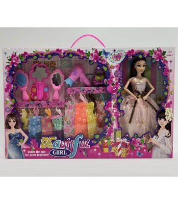 Кукла с много дрехи и аксесоари в подаръчна кутия