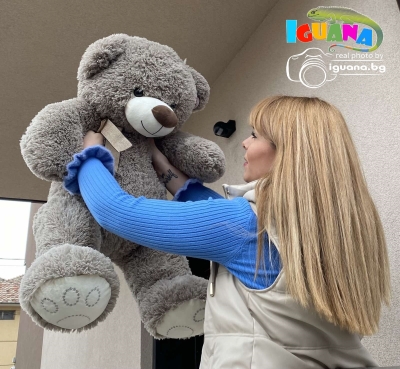 Мече с бродерия, емблема и ретро панделка в три цвята, 100см изправен, 62см седнал | IGUANA.BG