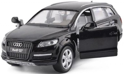 Метален Джип Audi Q7 със Засилване с Издърпване Назад, Отварящи се Врати и Капак MSZ 1:32