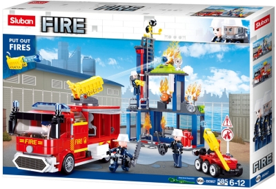 Конструктор Sluban Пожарна – Тренировъчен Център, 585 Елемента, 4 Фигурки, 38×29×7 см