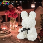 Зайче от рози с панделка , 45 см в подаръчна кутия - Iguana.bg