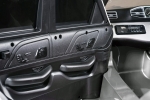 Акумулаторен джип Mercedes M Class Бял, 12V с меки гуми и кожена седалка | Iguana.bg