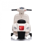 Акумулаторен мотор Vespa GTS Super Sport 6V, Бял с предни и задни светлини | Iguana.bg