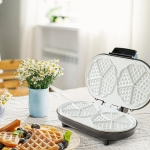 Уред за вафли First FA-5305-2-WI, 1000W, за 2 гофрети под формата на сърцa, Керамични плочи | Iguana.bg