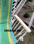 Люлка хамак с дървени подлакътници до 110кг, 55х50х100см, цветна | IGUANA.BG