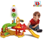 Bburago Junior - Писта за игра Движение в града Ferrari 3в1 голям светещ светофар, сгъваема част с волан и километраж и звукови ефекти