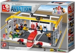 Конструктор Sluban Авиация – Самолет в Ремонтен Хангар, 599 Елемента, 6 Фигурки, 52×38×8 см